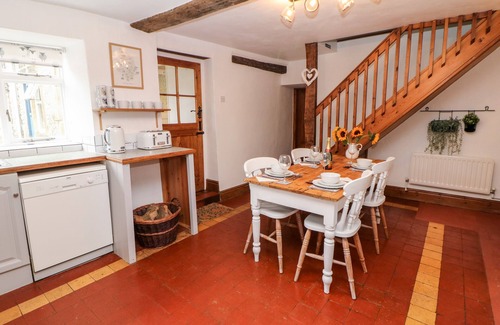 Youlgreave Cabaña | WHITE SWAN COTTAGE, pet friendly, with open fire in Youlgreave