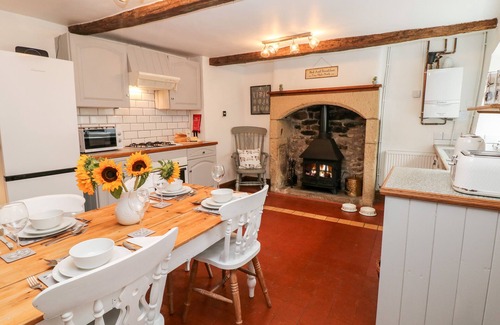 Youlgreave Cabaña | WHITE SWAN COTTAGE, pet friendly, with open fire in Youlgreave