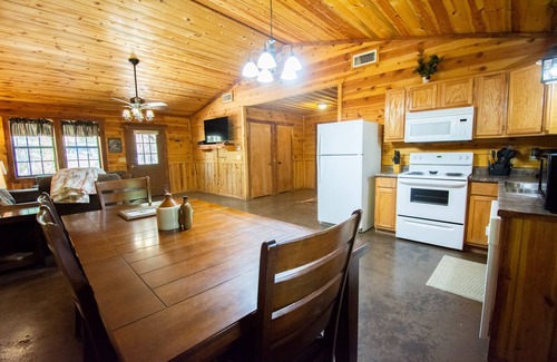 Board Camp Cabina | White Tail|18Acres|Private Creek|Swim|Hiking|ATV Trails|Mtn Cabin