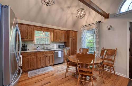 Dahlonega Casa | White Tail Cottage - Wineries & Hiking in Dahlonega