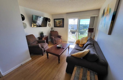 Port Hueneme Condominio | White water views Beach Front Condo - Steps to the beach - Monthly rate Discount