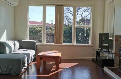 Henderson Casa | White weather board house - 3 bedrooms full house