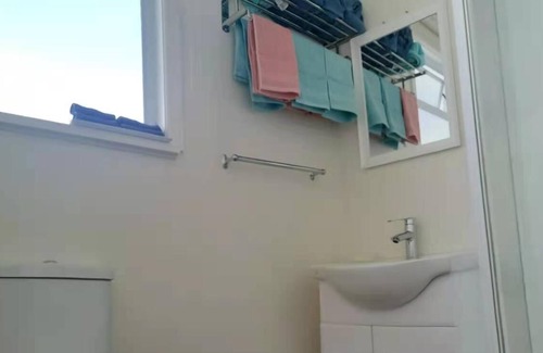 Henderson Casa | White weather board house - 3 bedrooms full house