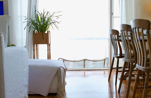 Bundeena Casa | White Wings at Bundeena Beachfront Cottage