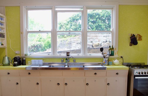 Bundeena Casa | White Wings at Bundeena Beachfront Cottage