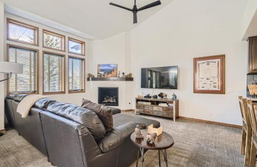 Peak 8 Casa | White Wolf #890 - Great Home with Private Outdoor Hot Tub - Shuttle to Slopes