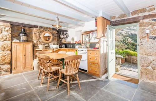 Sennen Cove Cabaña | Whitebreakers, Beach Cottage, Sea-views, Garden
