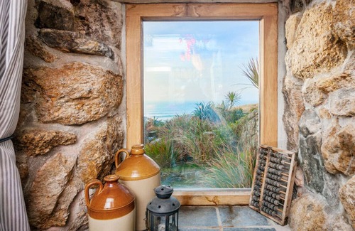 Sennen Cove Cabaña | Whitebreakers, Beach Cottage, Sea-views, Garden