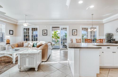 Mid Island Apartamento | Whitecap Condo Beachfront Splendor