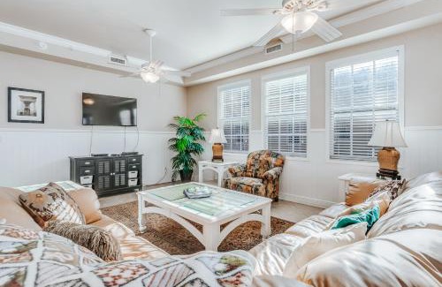 Mid Island Apartamento | Whitecap Condo Beachfront Splendor