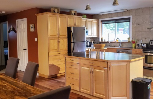 North Algona Wilberforce Casa | Whitefield Cottage ~ Sky Above, Lake Below!