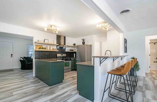 Goshen Casa | Whitehouse Retreat! 4-bedroom house with Pool, WiFi and AC in tranquil Goshen