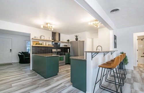 Goshen Casa | Whitehouse Retreat! Heated Pool &Hot Tub!!
