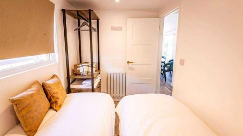 Sandwich Chalet De Esquí | Whitemills Wake and Aqua Park Lodge Three