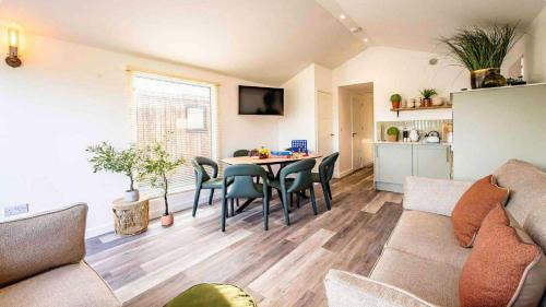 Sandwich Chalet De Esquí | Whitemills Wake and Aqua Park Lodge Seven