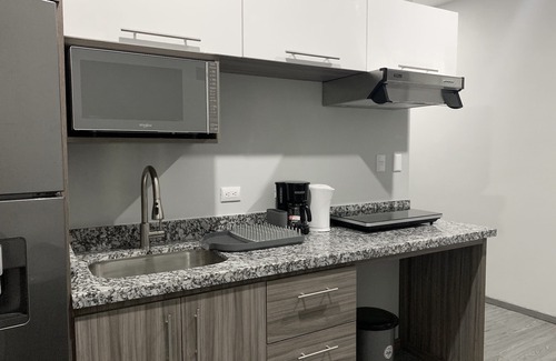 Tamarindo Apartamento | Whitestone Parkview Tamarindo 2 queen bed studio w/kitchen 7 min walk to beach