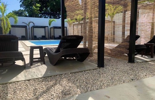 Tamarindo Apartamento | Whitestone Parkview Tamarindo 1 king bed studio w/kitchen 7min walk to the beach
