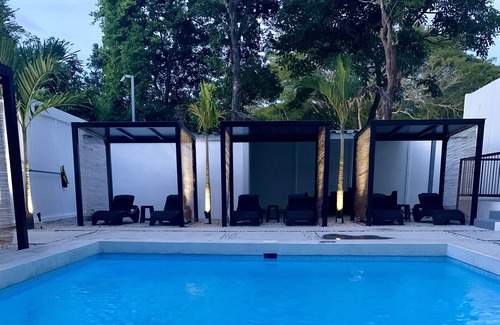 Tamarindo Apartamento | Whitestone Parkview Tamarindo 1 king bed studio w/kitchen 7min walk to the beach