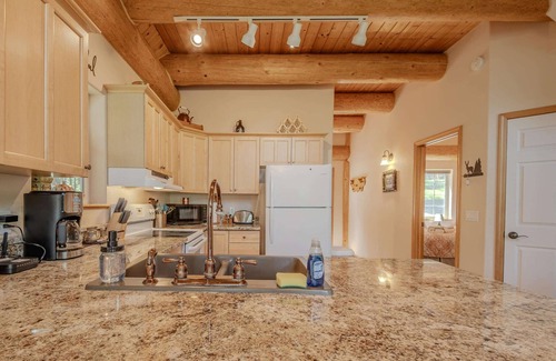Eureka Cabina | Whitetail Cabin – Glen Lake Views | Pool Table