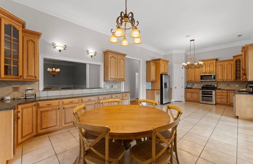 Troutman Casa | Whitetail Cove by AvantStay | Lakefront w/ Pool + Private Dock | Sleeps 20