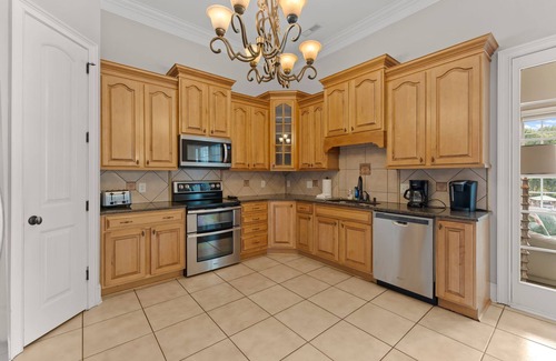 Troutman Casa | Whitetail Cove by AvantStay | Lakefront w/ Pool + Private Dock | Sleeps 20
