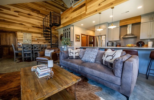 Sewanee Casa | Whitetail Creek Lodge Close to Campus