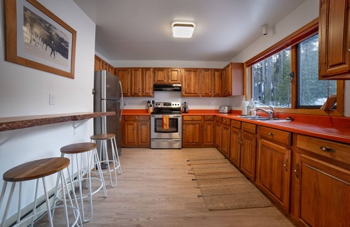 Okanagan-Similkameen Chalet De Esquí | Whitetail Lodge! Recientemente renovado 4 camas, esquí en @ Apex Mountain con sauna. ⛷🎿