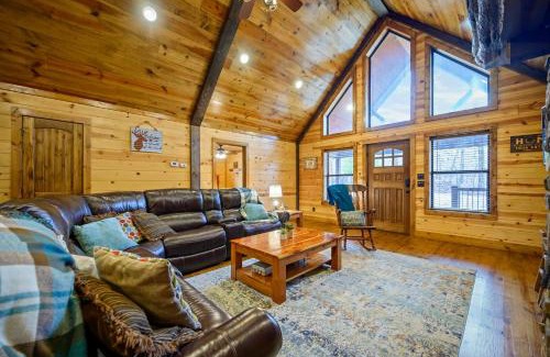 Broken Bow Casa | Whitetail Retreat Cabin for 13