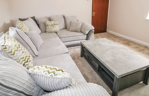 Newry Cabaña | WHITETHORN HOUSE, family friendly in Newry, Northern Ireland