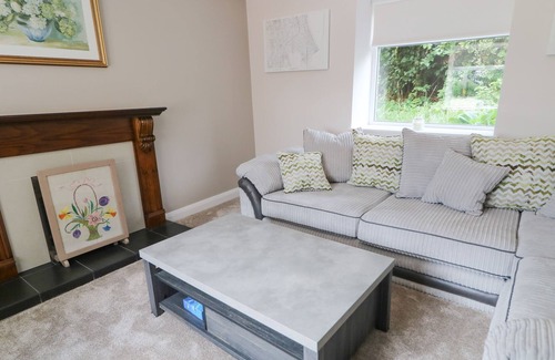 Newry Cabaña | WHITETHORN HOUSE, family friendly in Newry, Northern Ireland