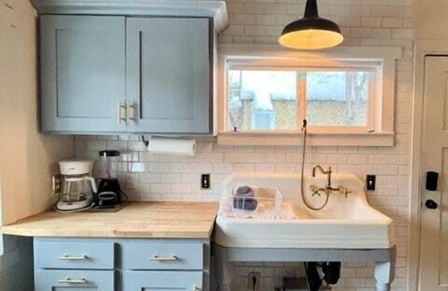 Lava Hot Springs Casa | Whitewater Cottage- IN TOWN, walk to everything!