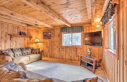 Deadwood Casa | Whitewood Cabin Deck, Gas Grill and Hot Tub!