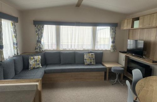 Seasalter Casa | Whitstable Arizona - 2 Bedroom Sleeps 6
