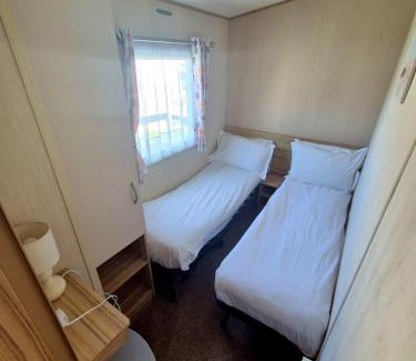 Seasalter Casa | Whitstable Trieste - 3 Bedroom, sleeps 8 Pet friendly, family friendly
