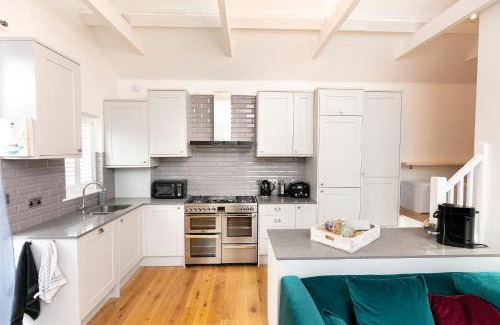 Whitstable Apartamento | Whitstable Wishes, a Stylish Seaside Retreat, Whitstable with Parking Space
