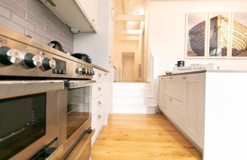 Whitstable Apartamento | Whitstable Wishes, a Stylish Seaside Retreat, Whitstable with Parking Space