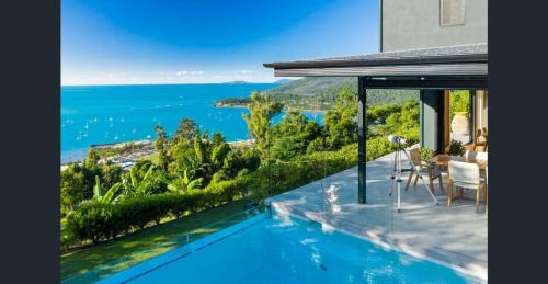Airlie Beach Casa | 'Whitsunday Blue' Luxury Home with Ocean Views