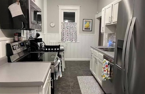 Springfield Casa | Whitt’s End -- a spacious private lodging in a historic Springfield neighborhood