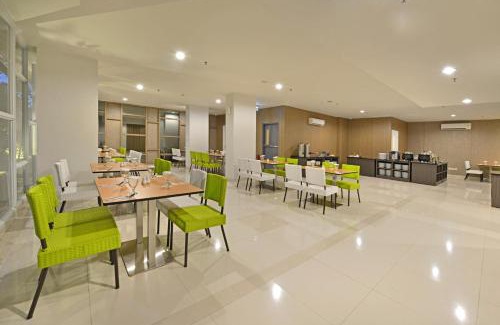 Makassar Hotel | Whiz Prime Hotel Hasanuddin Makassar