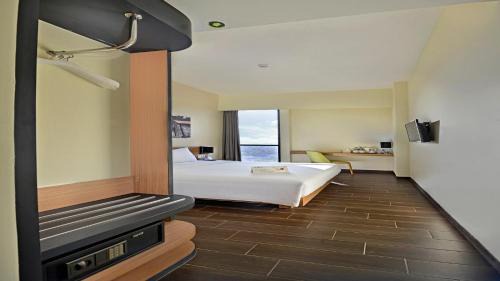Padang Hotel | Whiz Prime Hotel Khatib Sulaiman Padang