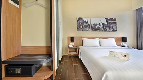 Padang Hotel | Whiz Prime Hotel Khatib Sulaiman Padang