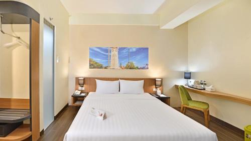 Padang Hotel | Whiz Prime Hotel Khatib Sulaiman Padang