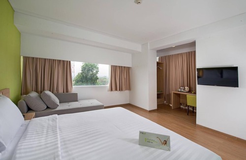 Bogor Tengah Hotel | Whiz Prime Hotel Pajajaran Bogor
