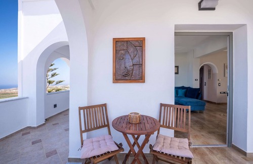 Vourvoulos Apartamento | Whole appartment with 3 bedrooms in Vourvoulos-10mins away from Fira by driving!