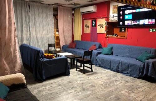 Ferencvaros Apartamento | Whole Basement former Pub2 for stag do, men's cave