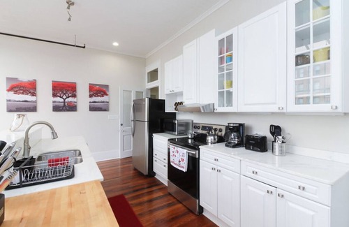 Columbus Apartamento | Whole condo - Wifi, King Beds, 55" Smart TV, Walk to Columbus Riverwalk