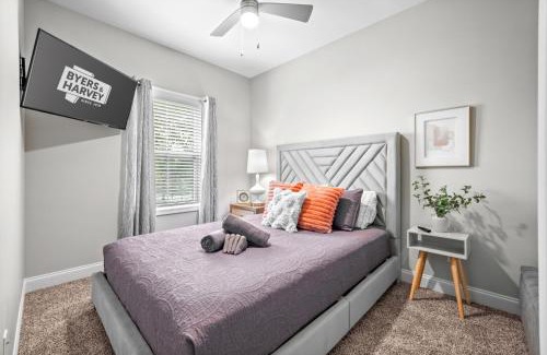 Clarksville Casa | Whole Home 1012 & 1014 Franklin