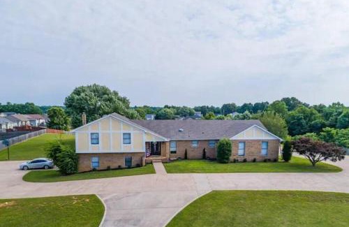Clarksville Casa | Whole Home 1335 Whitt Ln