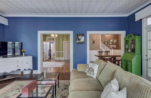 Carthage Casa | Whole Home Rental - 2 minute walk to Marian Days
