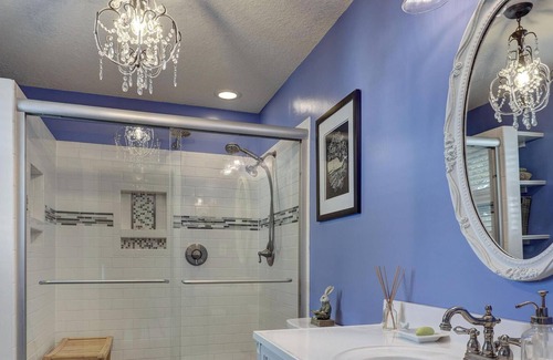 Carthage Casa | Whole Home Rental - 2 minute walk to Marian Days